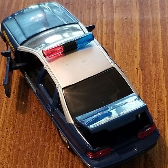 Nevada Highway Patrol Road Champs die cast police car 1:43 scale - Picture 4 of 9